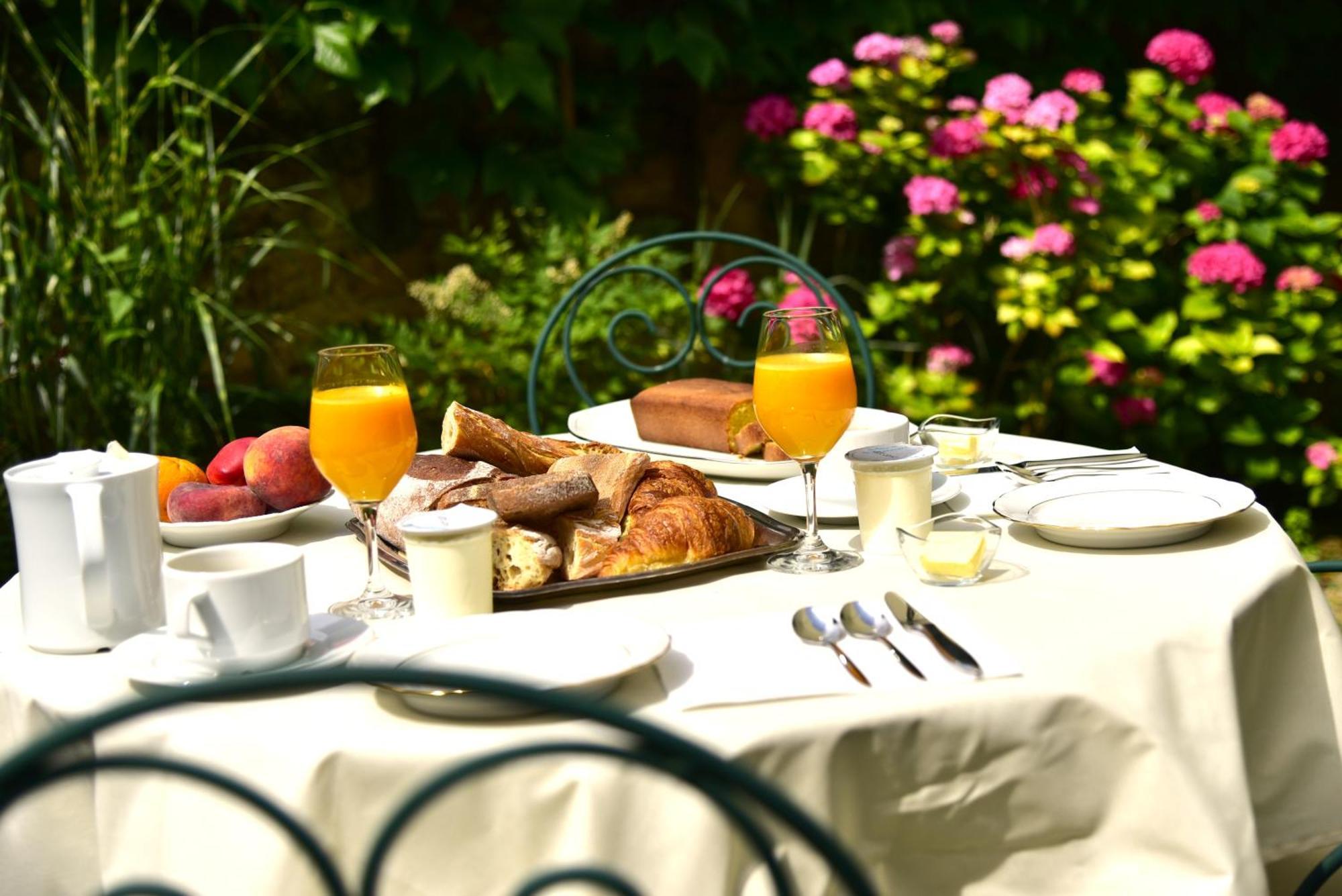 Logis Hotel Le Boudoir Belvès Eksteriør bilde