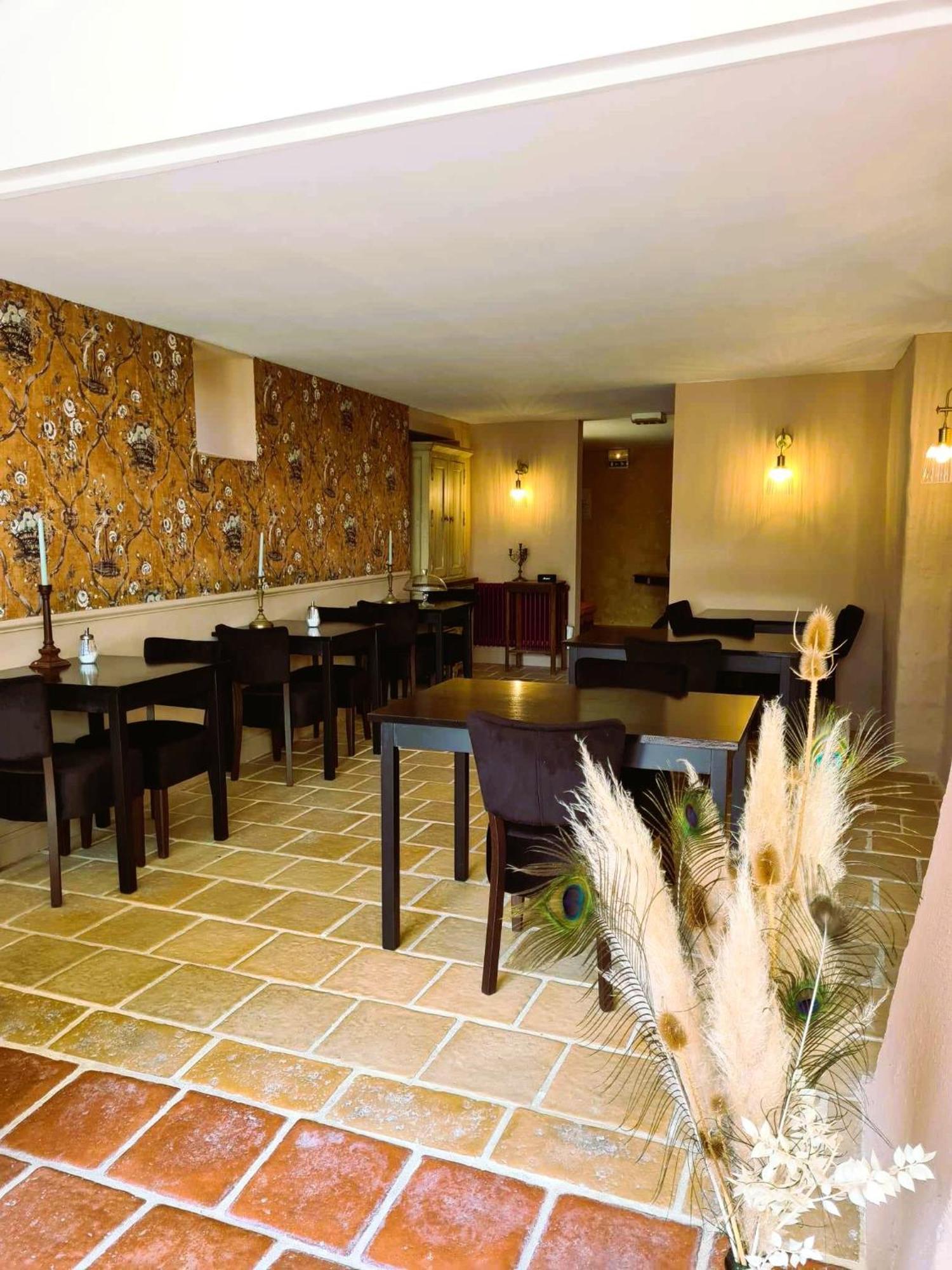 Logis Hotel Le Boudoir Belvès Eksteriør bilde
